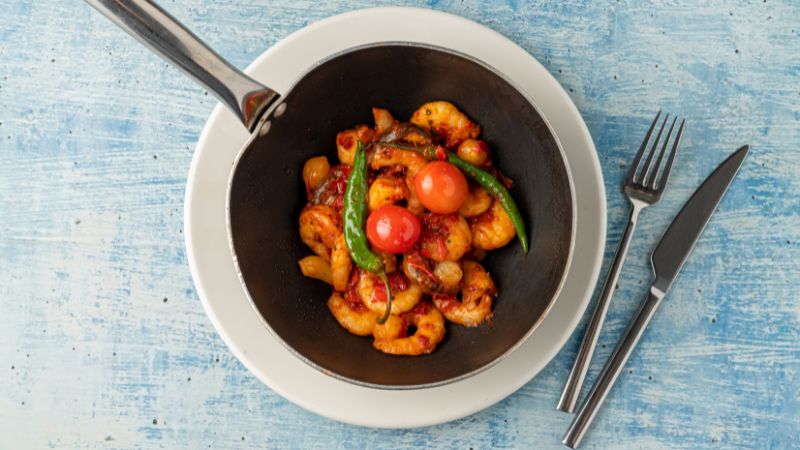 Garnelen in mediterraner Tomaten-Kräuter-Sauce