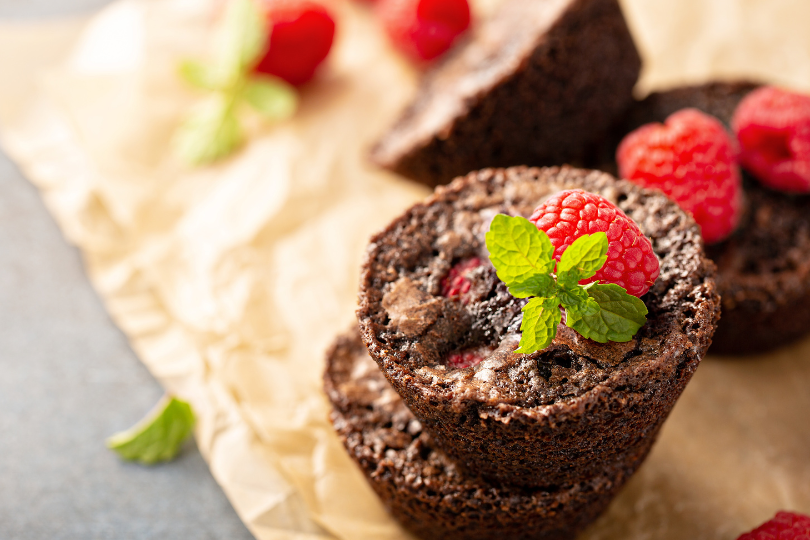 Saftige Protein-Brownie-Bites mit schokoladigem Glanz